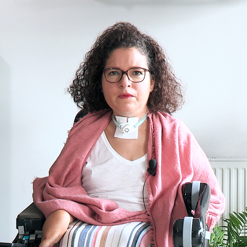 Affiche Handifaction 2021 : Je m'engage pour l'accès aux soins des personnes handicapées ! Découvrez nos engagements sur www.handifaction.fr. Répondez au questionnaire Handifaction et ensemble dressons un état des lieux clair et complet de l'accès aux soins des personnes handicapées !